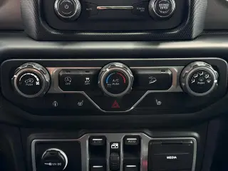 Jeep Wrangler Unlimited 2018 4x4 Sport 4dr SUV (midyear release)