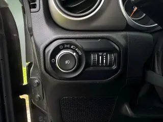 Jeep Wrangler Unlimited 2018 4x4 Sport 4dr SUV (midyear release)