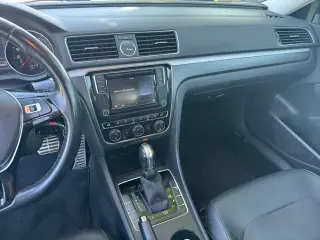 Volkswagen Passat 2017 1.8T R-Line 4dr Sedan