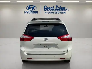 Toyota Sienna 2017 XLE 7-Passenger Auto Access Seat 4dr Mini-Van