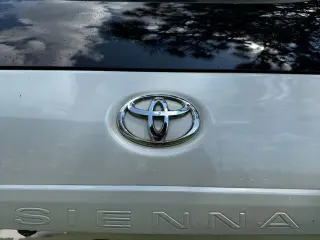 Toyota Sienna 2017 XLE 7-Passenger Auto Access Seat 4dr Mini-Van