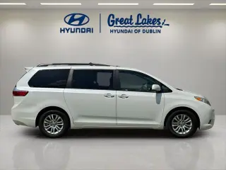 Toyota Sienna 2017 XLE 7-Passenger Auto Access Seat 4dr Mini-Van