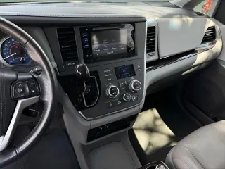 Toyota Sienna 2017 XLE 7-Passenger Auto Access Seat 4dr Mini-Van