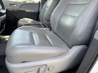 Toyota Sienna 2017 XLE 7-Passenger Auto Access Seat 4dr Mini-Van