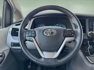 Toyota Sienna 2017 XLE 7-Passenger Auto Access Seat 4dr Mini-Van