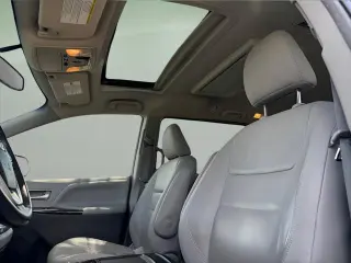 Toyota Sienna 2017 XLE 7-Passenger Auto Access Seat 4dr Mini-Van