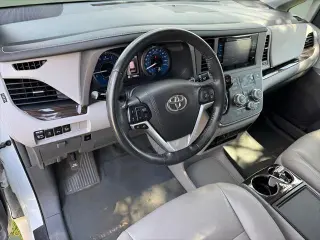 Toyota Sienna 2017 XLE 7-Passenger Auto Access Seat 4dr Mini-Van