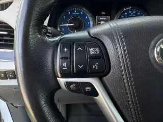 Toyota Sienna 2017 XLE 7-Passenger Auto Access Seat 4dr Mini-Van