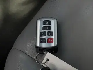 Toyota Sienna 2017 XLE 7-Passenger Auto Access Seat 4dr Mini-Van