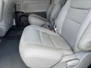 Toyota Sienna 2017 XLE 7-Passenger Auto Access Seat 4dr Mini-Van