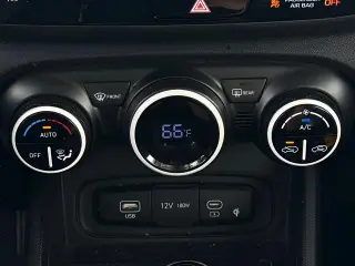 Hyundai VENUE 2024 Limited 4dr Crossover