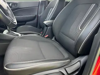 Hyundai VENUE 2024 Limited 4dr Crossover