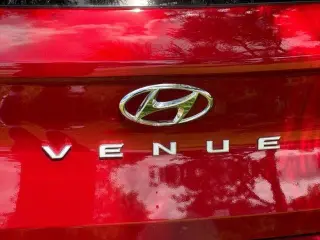 Hyundai VENUE 2024 Limited 4dr Crossover