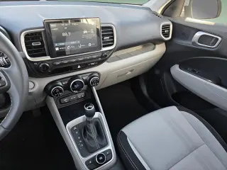 Hyundai VENUE 2026 SEL 4dr Crossover w/Two-Tone Roof