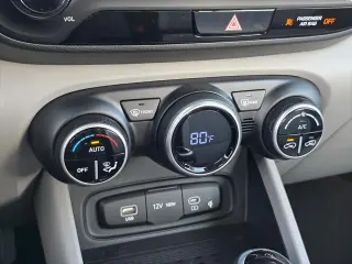 Hyundai VENUE 2026 SEL 4dr Crossover w/Two-Tone Roof