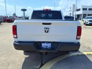 Ram 1500 Classic 2022 4x2 Tradesman 4dr Crew Cab 5.5 ft. SB Pickup