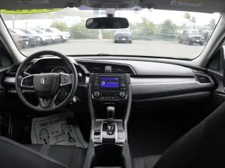 Honda Civic 2018 LX 4dr Sedan CVT