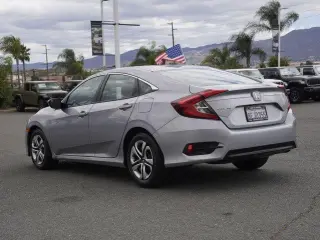 Honda Civic 2018 LX 4dr Sedan CVT