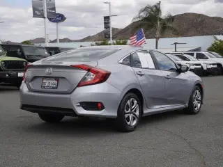 Honda Civic 2018 LX 4dr Sedan CVT