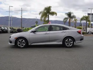 Honda Civic 2018 LX 4dr Sedan CVT