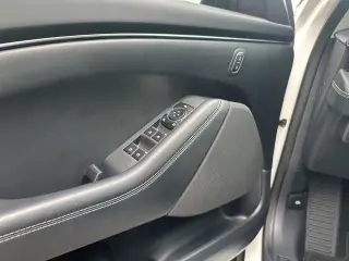 Ford Mustang Mach-E 2024 Select 4dr SUV