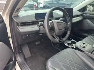 Ford Mustang Mach-E 2024 Select 4dr SUV