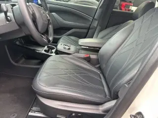 Ford Mustang Mach-E 2024 Select 4dr SUV