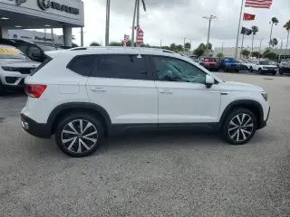 Volkswagen Taos 2024 SE 4dr SUV