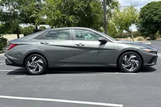 Hyundai ELANTRA Hybrid 2025 Limited 4dr Sedan