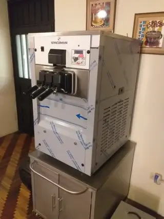 MAQUINA DE HELADOS SPACEMAN