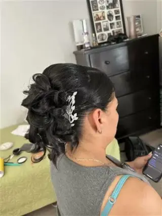 MAQUILLAJE & PEINADO