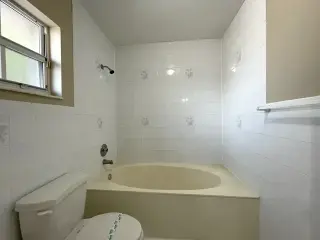 3 beds and 2 bath house