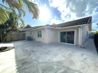 3 beds and 2 bath house