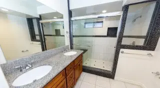 2 bedroom Apt  in Koreatown