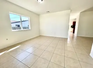 3 dormitorios y 2.5 baños. Exc