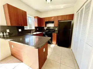 3 dormitorios y 2.5 baños. Exc
