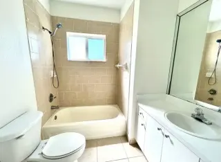 3 dormitorios y 2.5 baños. Exc