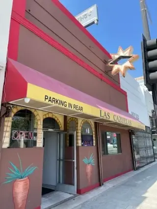 PUPUSERIA SOLICITA EN LA 90042