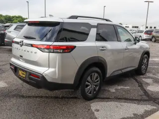 2025 Nissan Pathfinder SV 2WD