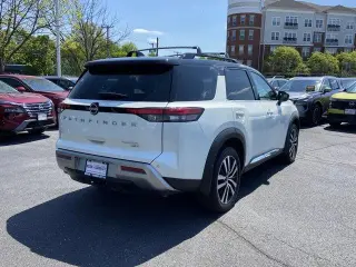 Nissan Pathfinder 2024 AWD Platinum 4dr SUV