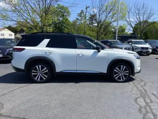 Nissan Pathfinder 2024 AWD Platinum 4dr SUV