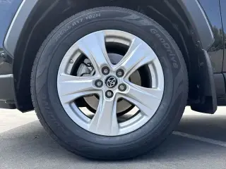 Toyota RAV4 2019 XLE 4dr SUV