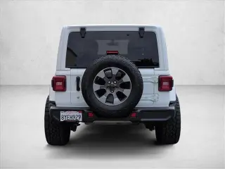 Jeep Wrangler Unlimited 2018 4x4 Sahara 4dr SUV (midyear release)
