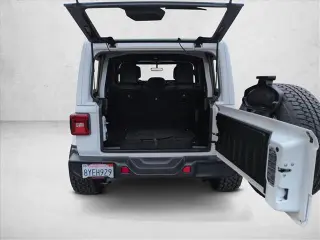 Jeep Wrangler Unlimited 2018 4x4 Sahara 4dr SUV (midyear release)