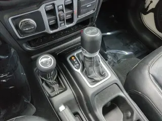 Jeep Wrangler Unlimited 2018 4x4 Sahara 4dr SUV (midyear release)