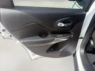 Jeep Cherokee 2019 4x4 Latitude 4dr SUV