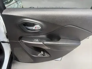 Jeep Cherokee 2019 4x4 Latitude 4dr SUV
