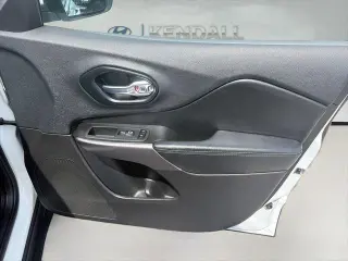 Jeep Cherokee 2019 4x4 Latitude 4dr SUV