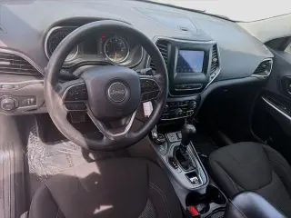 Jeep Cherokee 2019 4x4 Latitude 4dr SUV