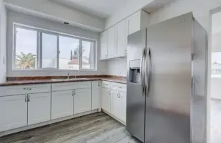 2 Bedroom Apt in W Pico Blvd